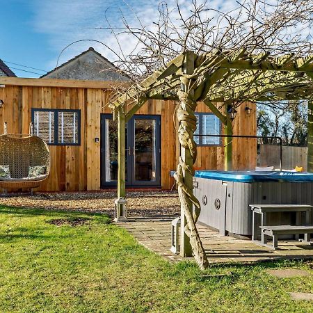 Log Cabin Near Bath チッペナム エクステリア 写真
