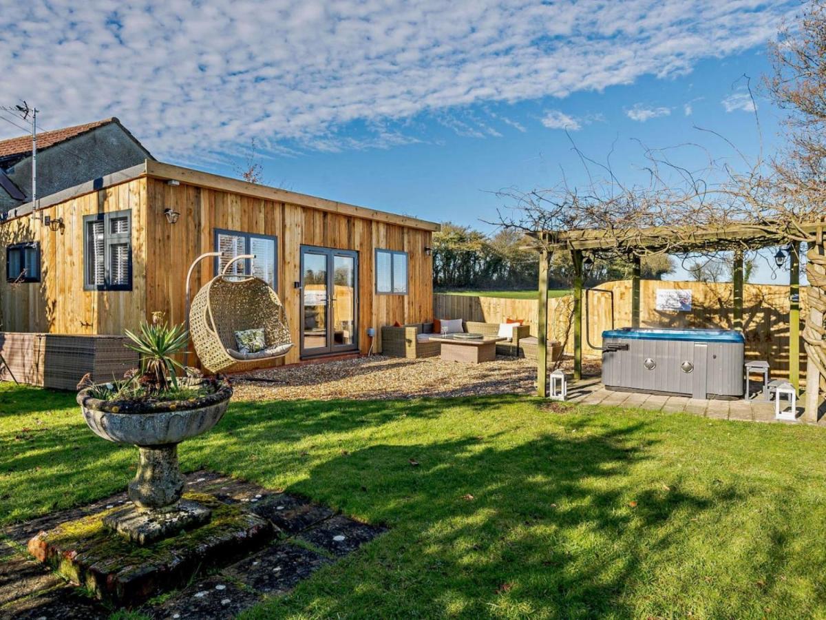 Log Cabin Near Bath チッペナム エクステリア 写真