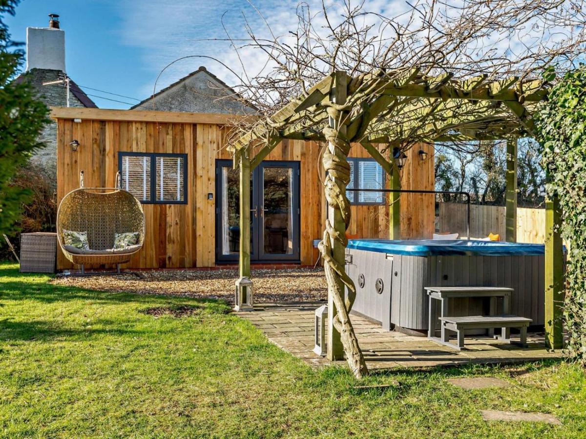 Log Cabin Near Bath チッペナム エクステリア 写真