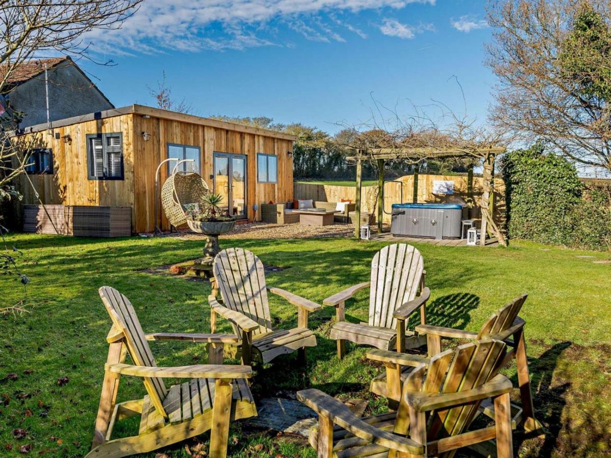 Log Cabin Near Bath チッペナム エクステリア 写真